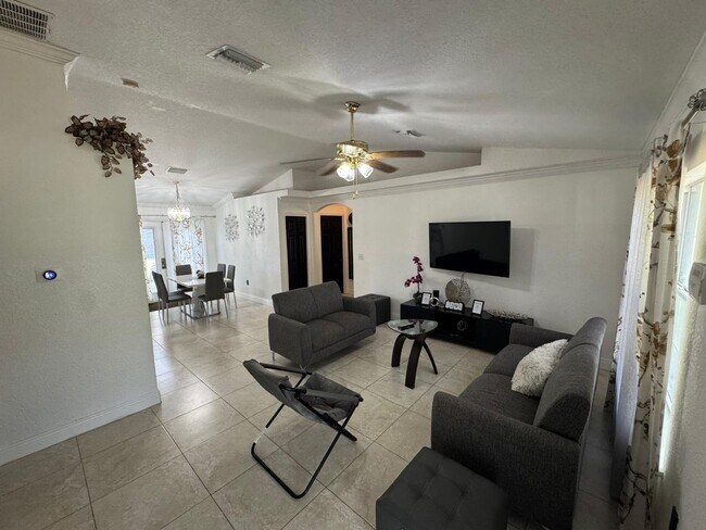 Foto del edificio - COMING SOON 3-2 Stunning House