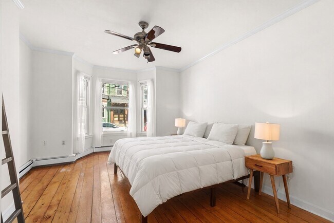 Foto del edificio - 245 W Fifth St