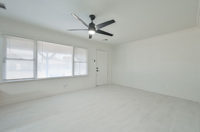Foto del edificio - 3716 SE 23rd St