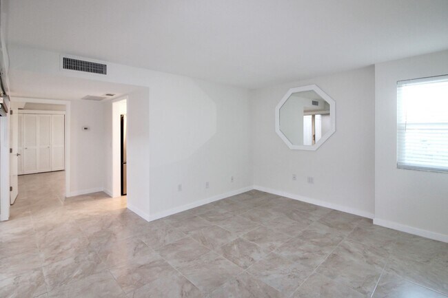 Foto del edificio - Annual Beachfront Condo at Venice Sands