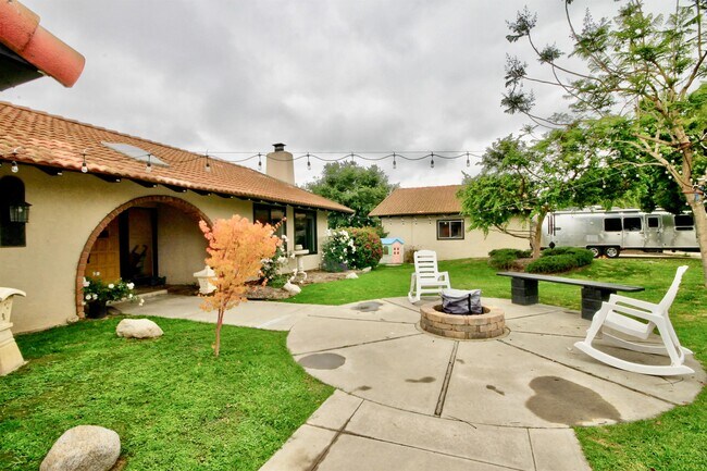 Building Photo - 1349 Hillside Dr
