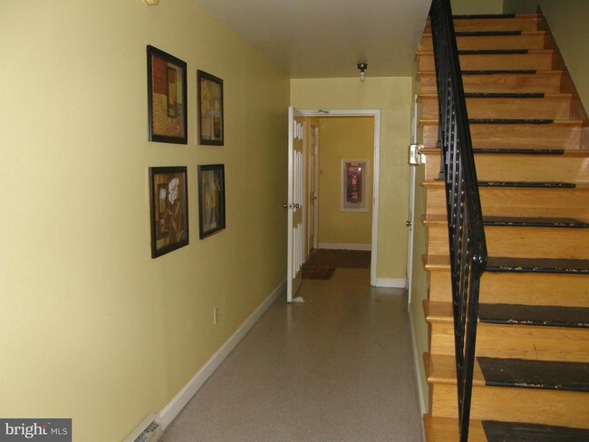 Building Photo - 235 S Ridge Ave