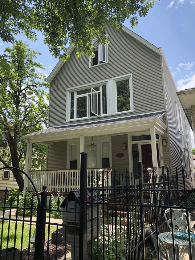 Primary Photo - 2718 N Hamlin Ave