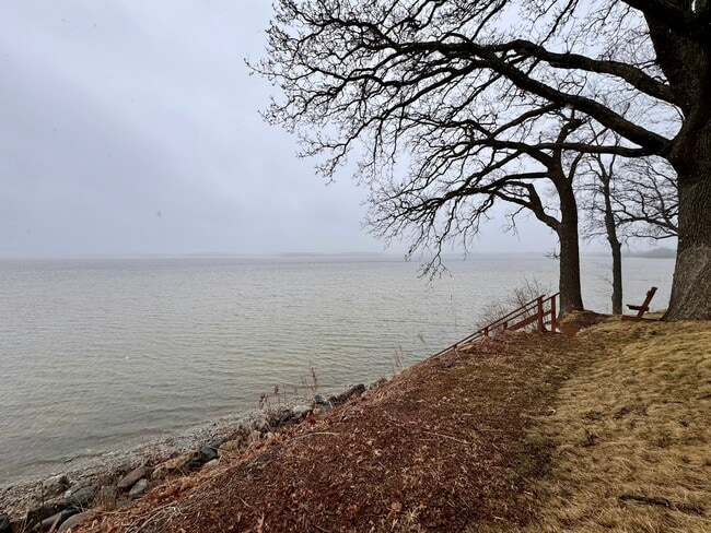 Building Photo - 5106 Card Ave