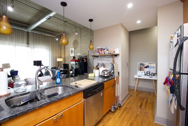 Foto del edificio - 3754 N Wilton Ave