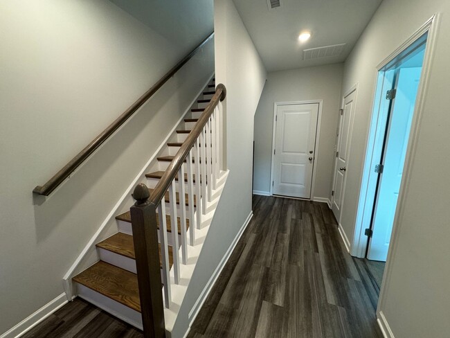 Foto del edificio - Spacious 4 Bed | 3 Bath Townhome in Cary w...