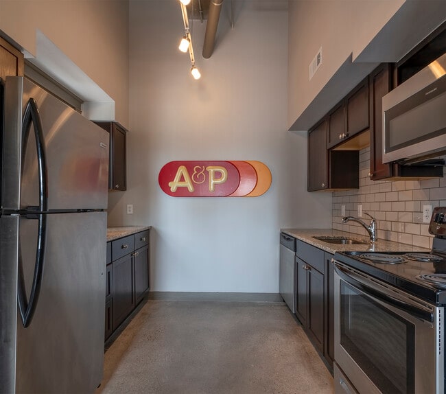 Building Photo - KC Loft Central