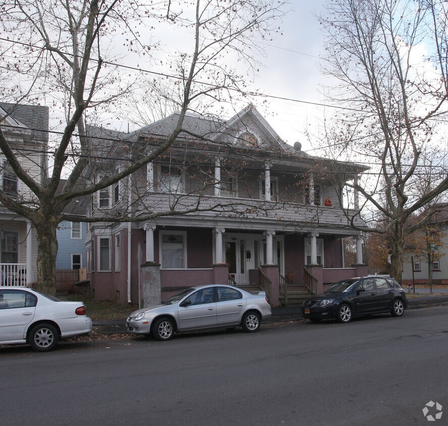 Building Photo - 142-144 St James St