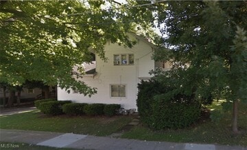 Building Photo - 52 Eagle St