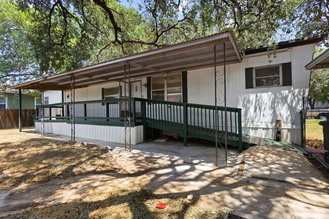 Foto del edificio - 16240 San Pedro Ave