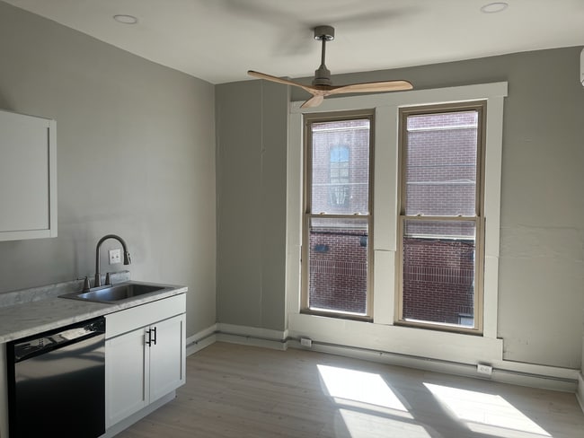 Building Photo - Beautifully Renovated 1 Bed 1 Bath