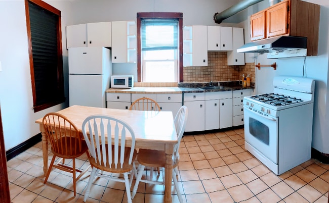 Photo - 3325 S Emerald Ave Apartment