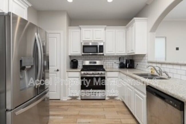 Building Photo - 8410 N 33rd Ln