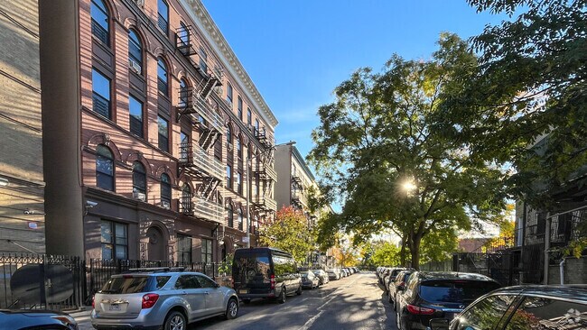 Building Photo - 463-467 W 166th St