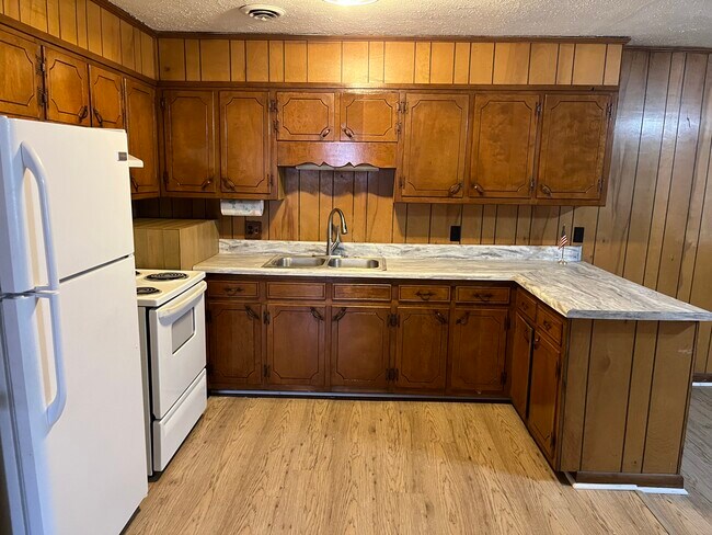 Foto del edificio - 2320 Tinnell Ct