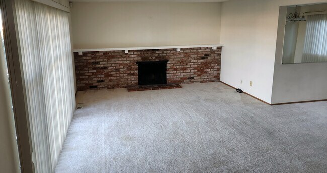 Building Photo - 11389 Betlen Dr