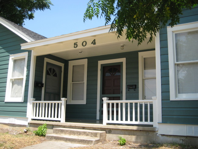 Duplex entrance - 504 S William St