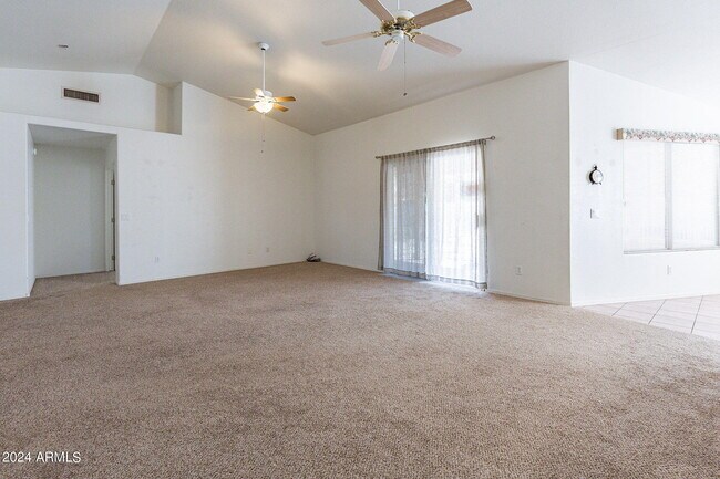 Foto del edificio - 15355 N 87th Ave