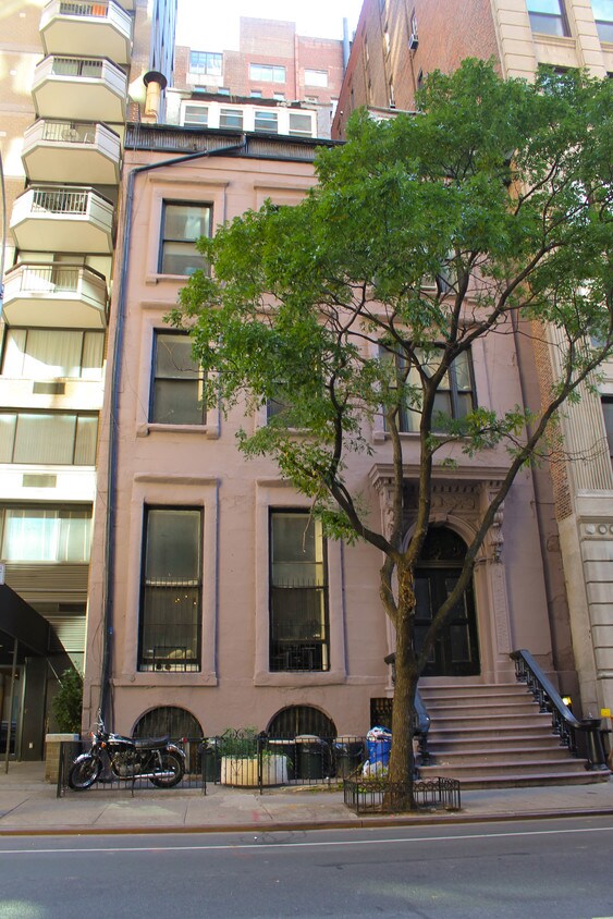 Foto principal - 2 W 16th St