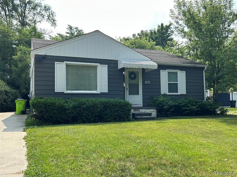 Foto principal - 230 N Alice Ave
