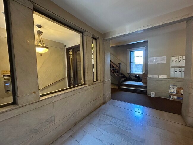 Foto del edificio - 6601 Broadway