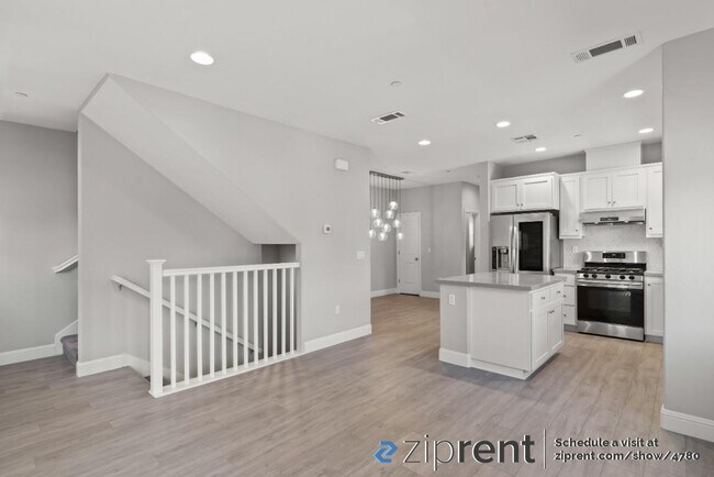 Building Photo - 1256 Detroit Ave