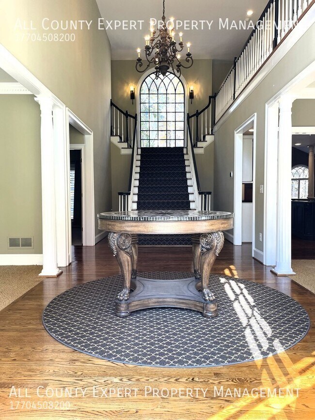 Building Photo - Immaculate Executive Home