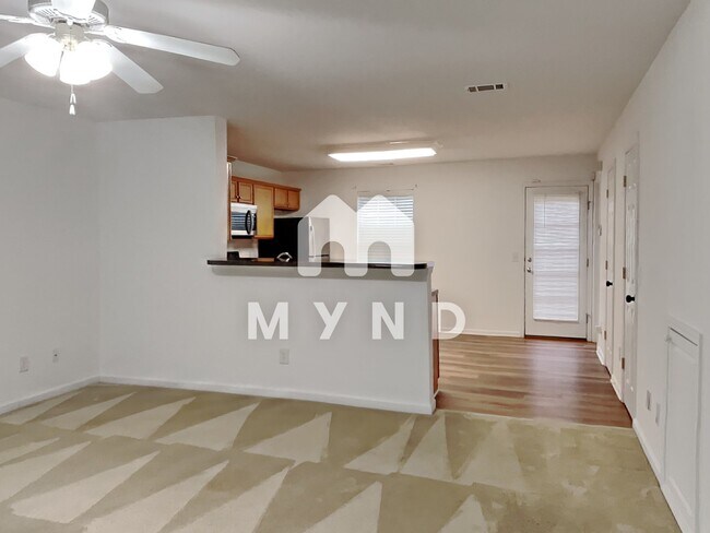 Foto del edificio - 990 Harbins Rd UNIT 4C