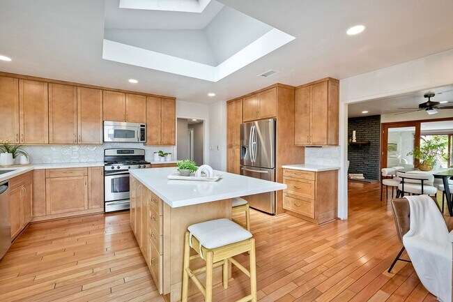 Foto del edificio - Charming 4-Bedroom Home in Bay Park — Move-In Special!!!