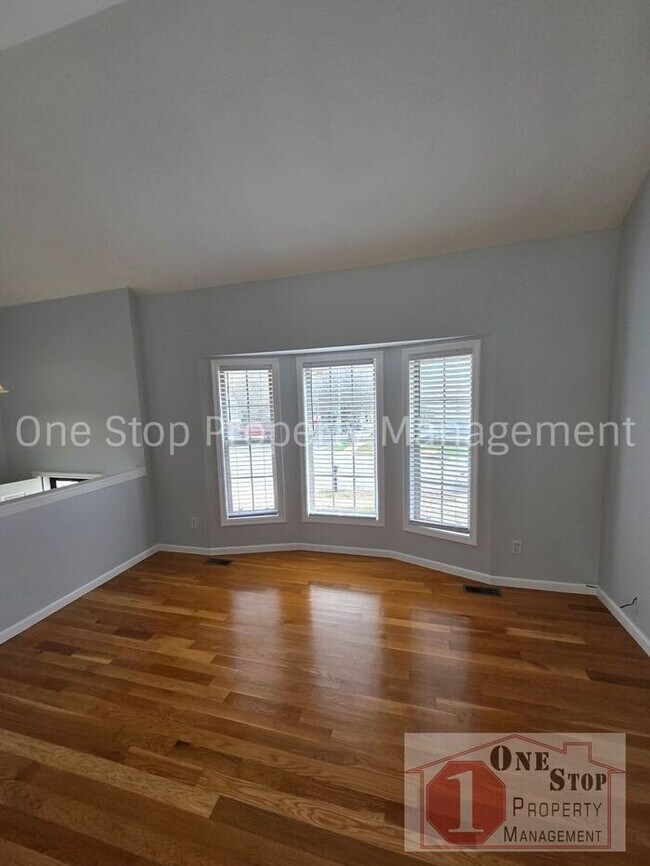 Foto del edificio - 3 bedroom 2.5 bathroom home in Parkville, MO!