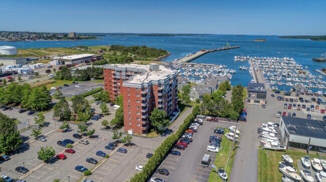 Foto del edificio - Breakwater Condominiums #501-South Portland: 1 BR Condo with water-front access Available 5/1/26 ...