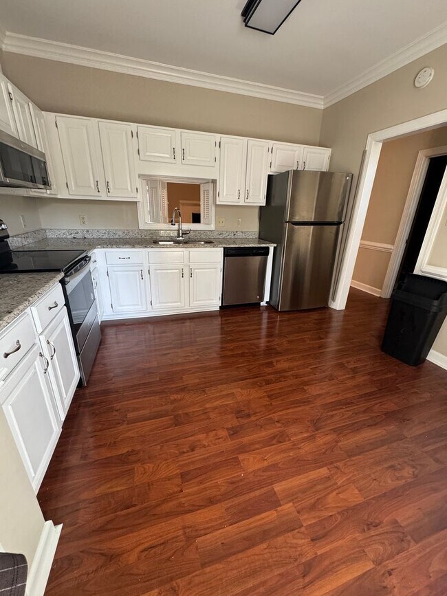 Foto del edificio - Spacious and inviting 3-bedroom