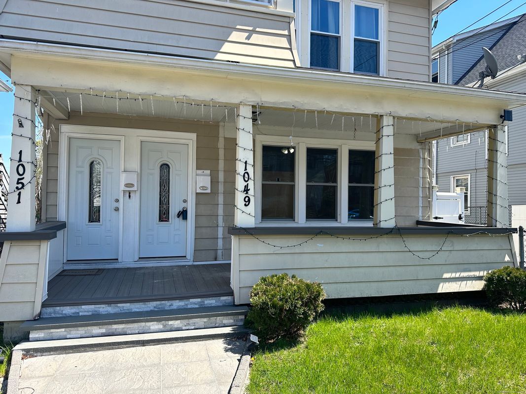 Primary Photo - 1049 Campbell Ave