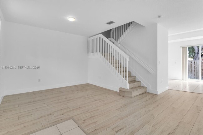 Building Photo - 925 SW 152nd Ct