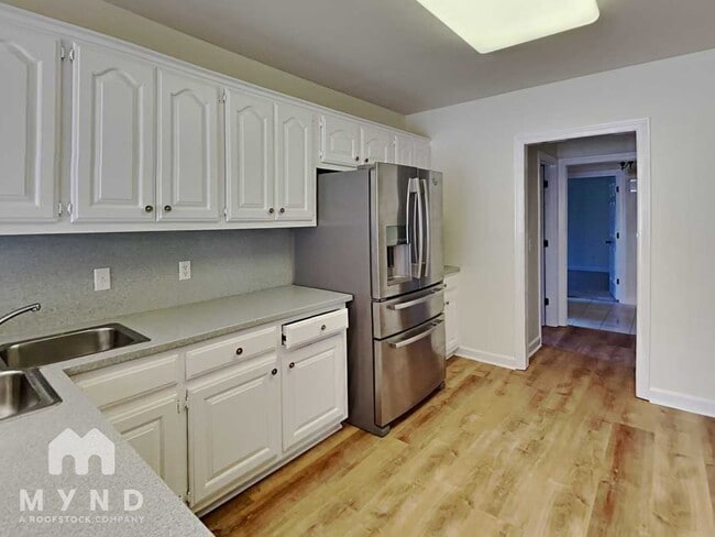 Building Photo - 4601 Lake Village Dr