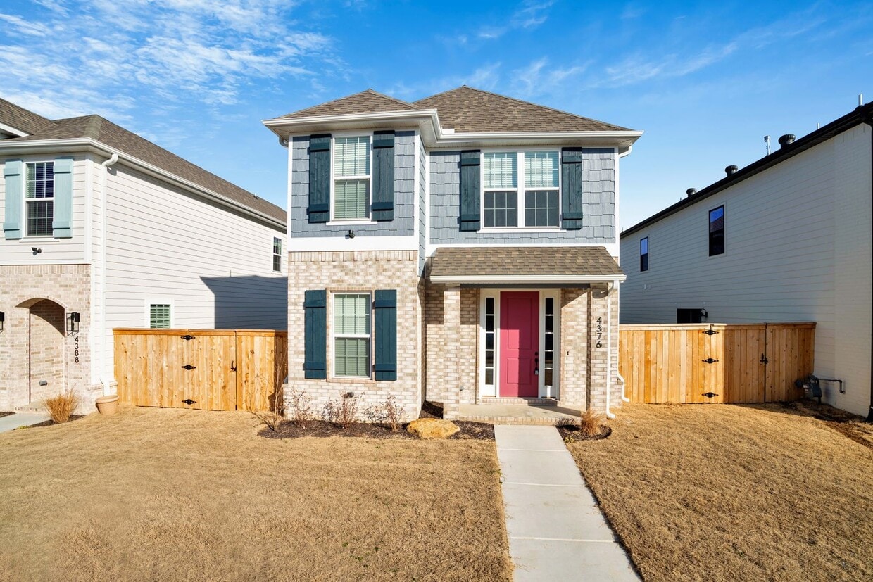Beautiful 4 Bed 4.5 Bath New construction Home off of Rupple!! Pre-Leasing for Summer! - Beautiful 4 Bed 4.5 Bath New construction Home off of Rupple!! Pre-Leasing for Summer!