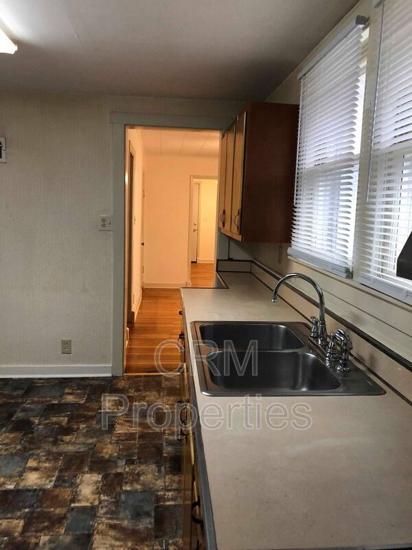 Foto del edificio - 1437 S Webster St