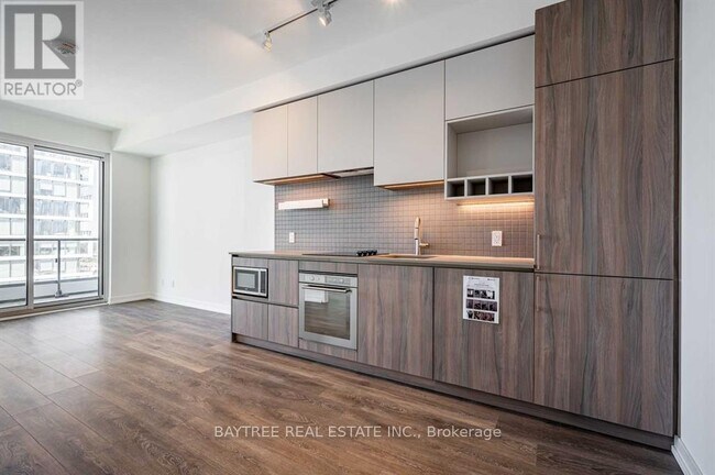 Photo du bâtiment - 950 Portage Pkwy