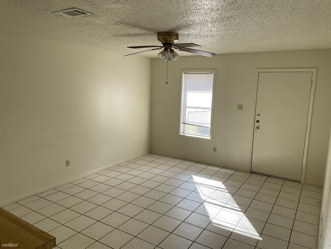 Foto del edificio - 2 br, 1 bath Duplex - 1413 Hillside Dr # 1...