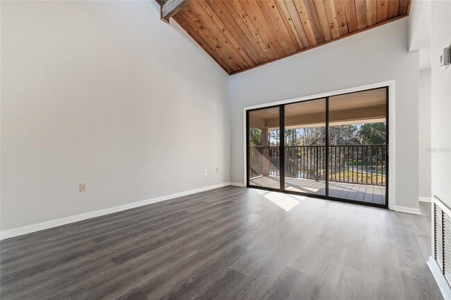 Foto del edificio - 6120 Peregrine Ave