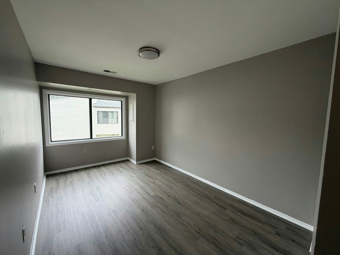 Building Photo - 1709 Crimson Tree Way