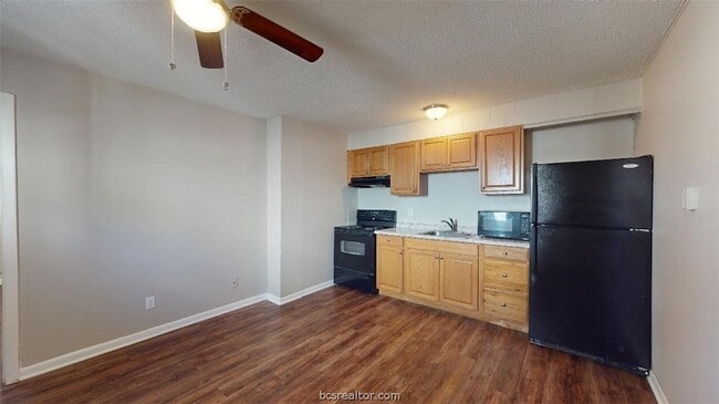 Building Photo - 500 Foch Street Unit 5