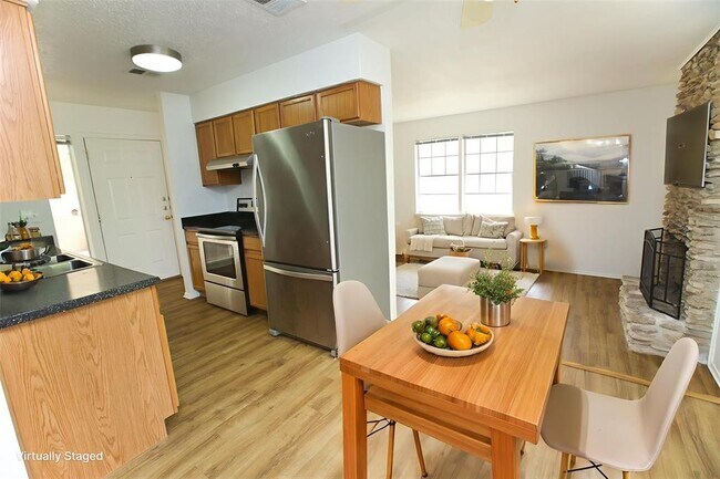 Foto del edificio - 8002 Sonnet Ave