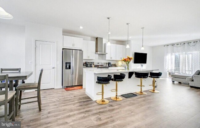 Foto del edificio - 423 Honeyberry Ln