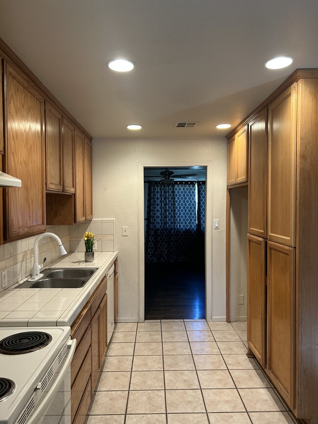 Foto del edificio - 1334 Grape Ave