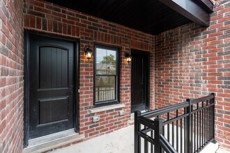 Building Photo - 153 Mary St