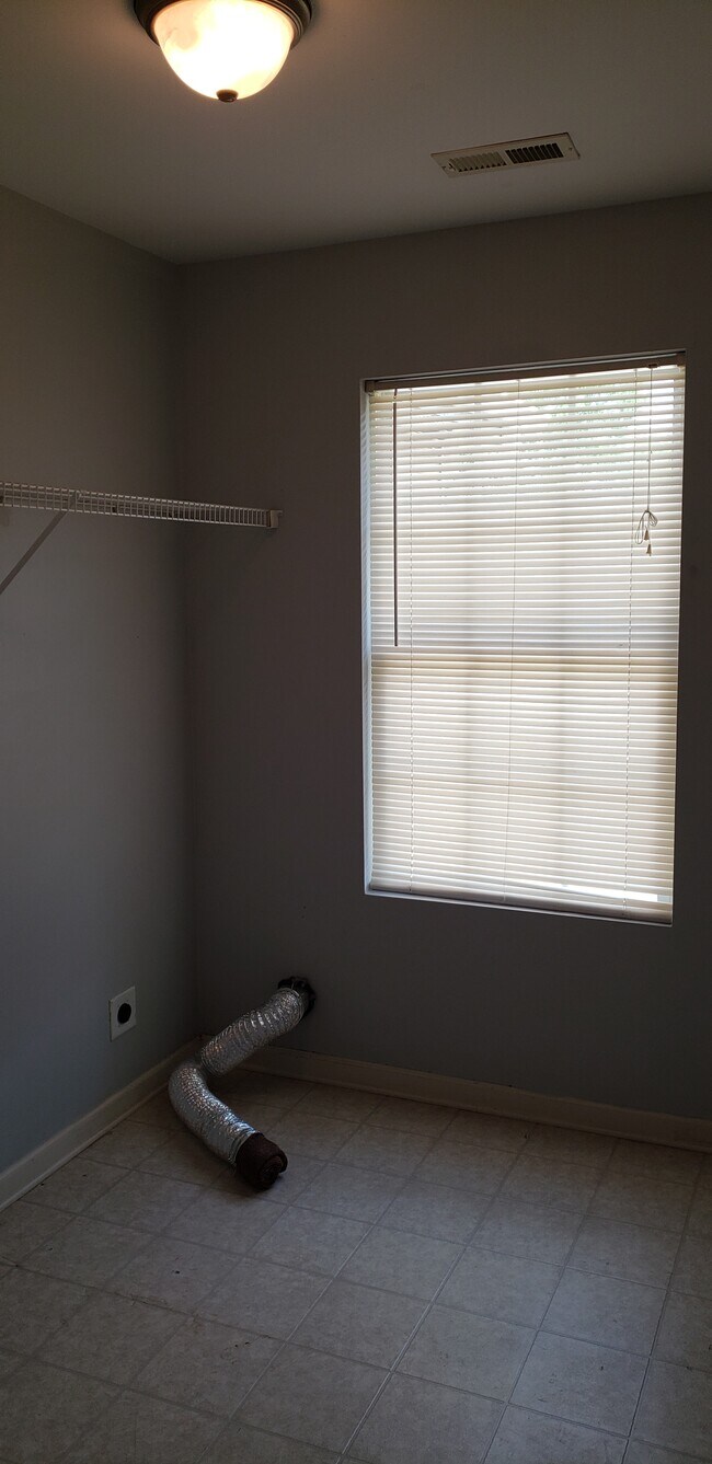 Foto del edificio - 645 Pointe S Pkwy