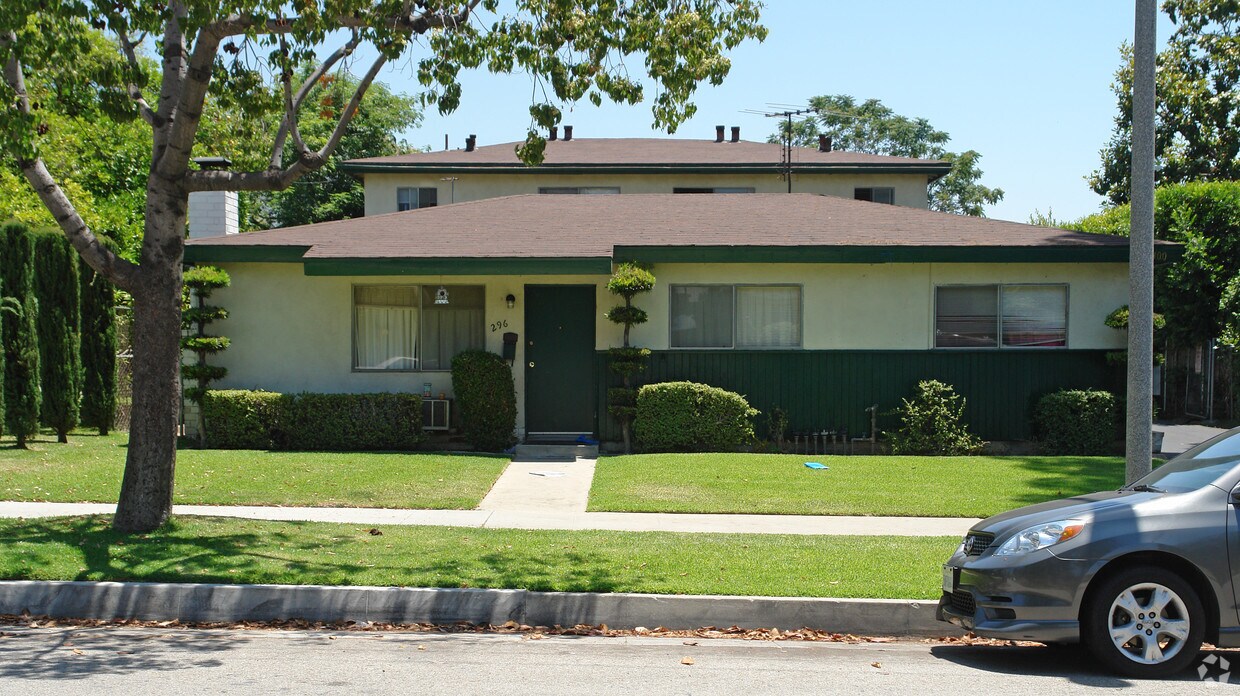 Foto del edificio - 296-300 Holliston Ave