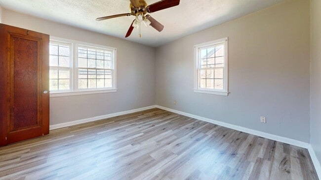 Foto del edificio - 1732 Spring Ave NE