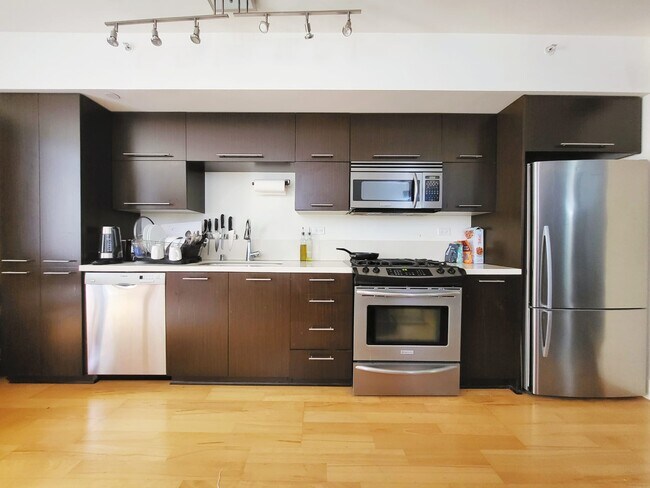 Building Photo - 2911 2nd Ave